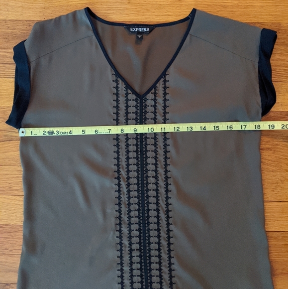 Express sleeveless top - Picture 4 of 5